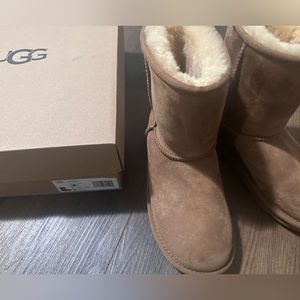 Ugg classic short boot big kids size 4